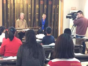 CCTV国际频道采访杨青老师古琴班，此专访节目将于2016年9月11日晚上22点在CCTV4首播